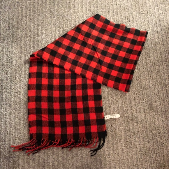 J. Crew Other - New with tags! JCrew Classic Plaid Scarf. J. Crew Other - New with tags! JCrew Classic Plaid Scarf.